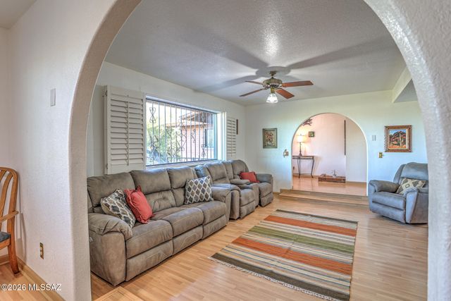 3050 W Calle De Dalias, Tucson, AZ 85745