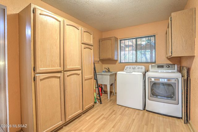 3050 W Calle De Dalias, Tucson, AZ 85745