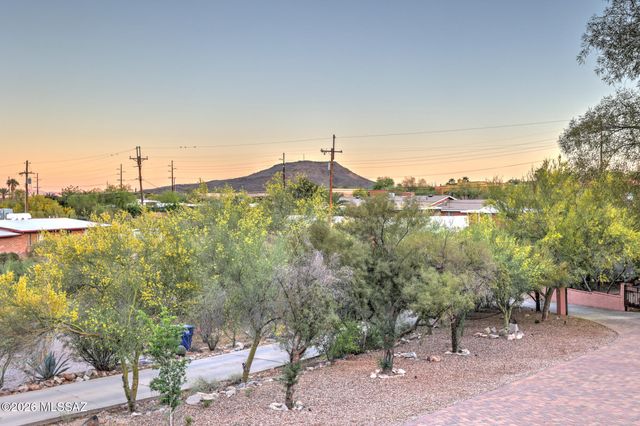 3050 W Calle De Dalias, Tucson, AZ 85745