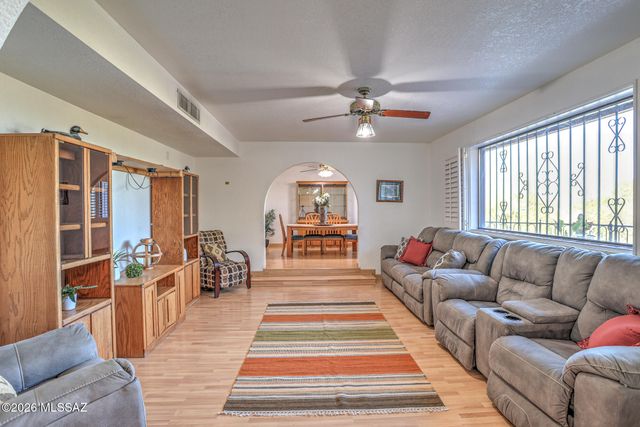 3050 W Calle De Dalias, Tucson, AZ 85745