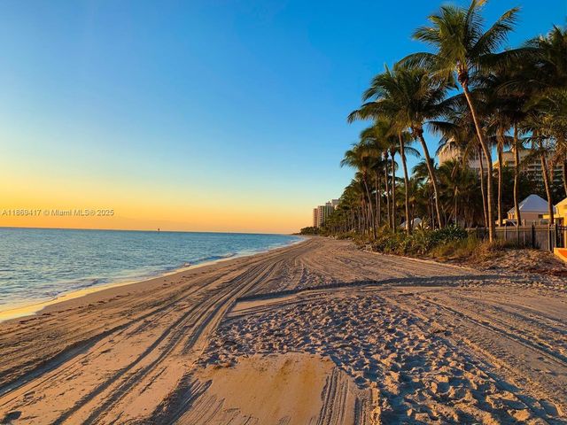 200 Harbor Dr, Key Biscayne, FL 33149