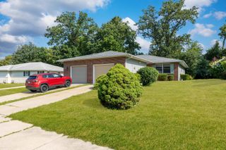 2516 Red Oak Trail, Crest Hill, IL 60403