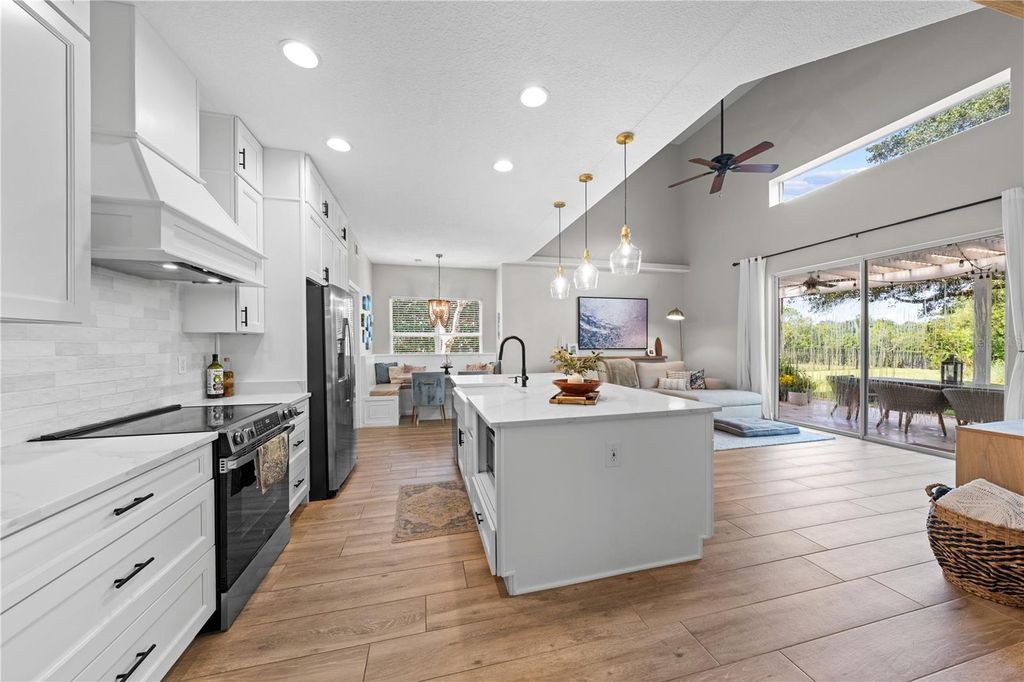 Image 22 of property listing at 14967 HAWKSMOOR RUN CIRCLE, Orlando, FL 32828