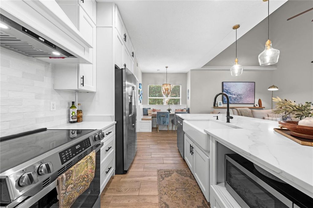 Image 27 of property listing at 14967 HAWKSMOOR RUN CIRCLE, Orlando, FL 32828