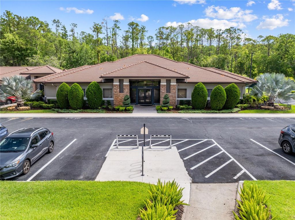 Image 4 of property listing at 14967 HAWKSMOOR RUN CIRCLE, Orlando, FL 32828