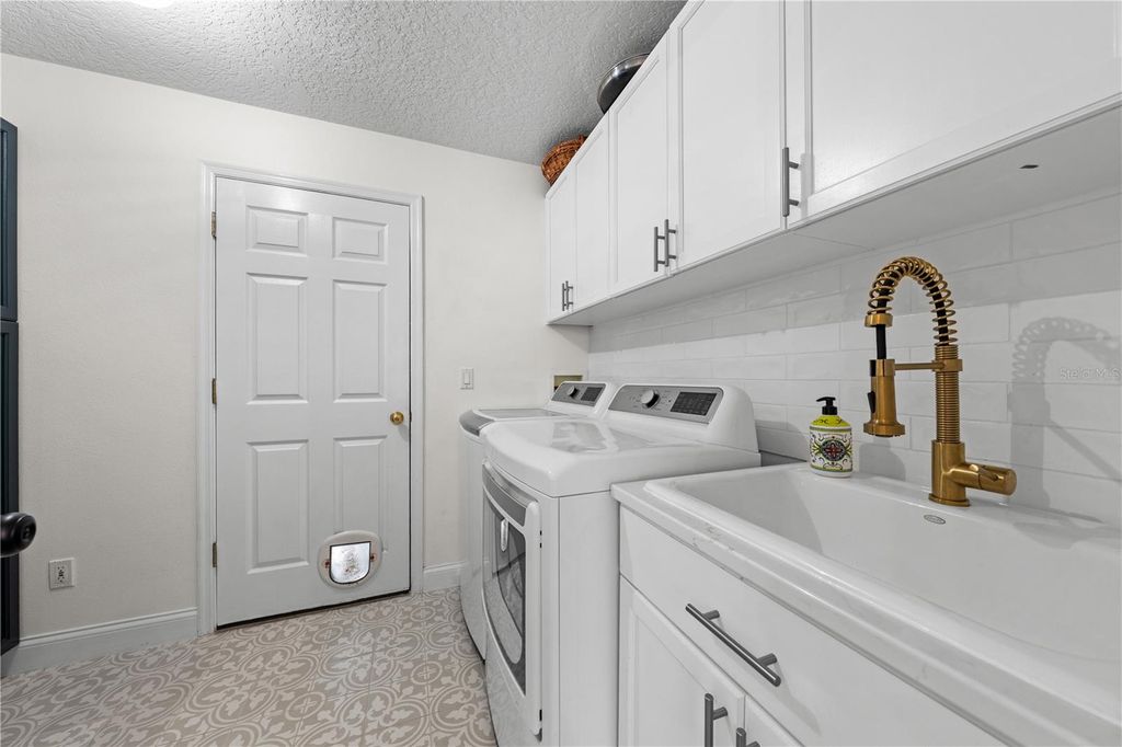Image 33 of property listing at 14967 HAWKSMOOR RUN CIRCLE, Orlando, FL 32828