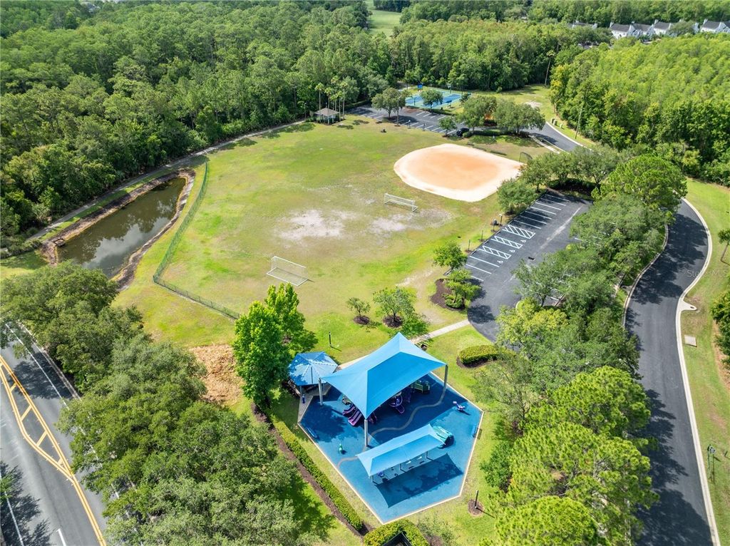 Image 8 of property listing at 14967 HAWKSMOOR RUN CIRCLE, Orlando, FL 32828