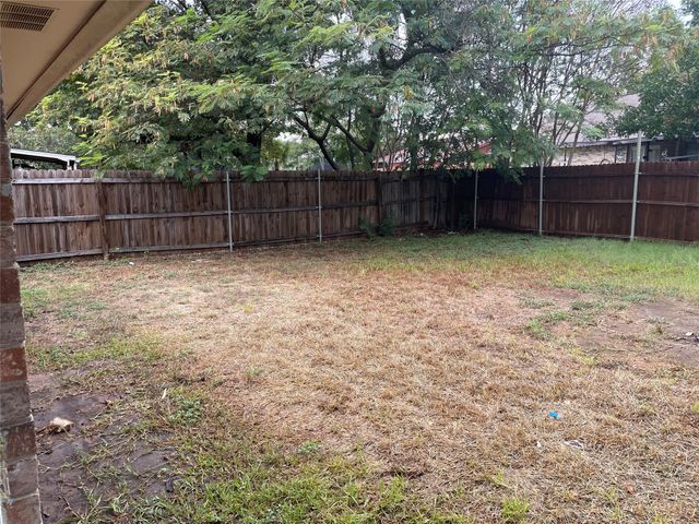 3916 Longmeadow Way, Fort Worth, TX 76133