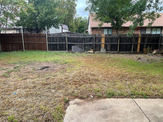 3916 Longmeadow Way, Fort Worth, TX 76133