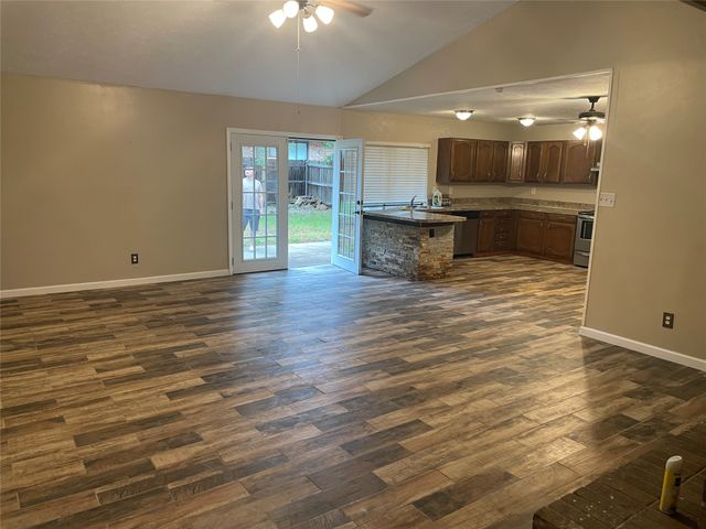 3916 Longmeadow Way, Fort Worth, TX 76133