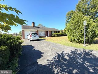 17727 CREST DR, Hagerstown, MD 21740