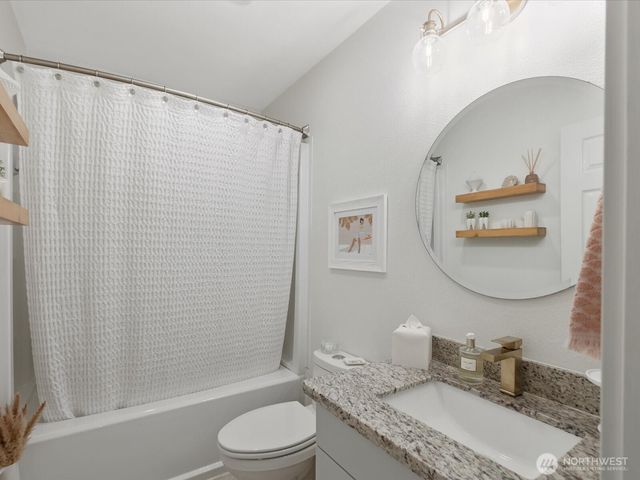 455 Newport Way NW #302, Issaquah, WA 98027