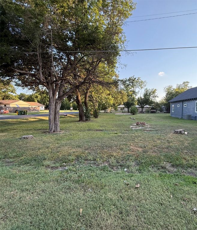 123 E State, Groesbeck, TX 76642