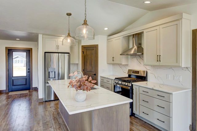 1594 SAGE CROSSING, Oshkosh, WI 54904