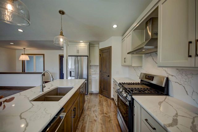 1594 SAGE CROSSING, Oshkosh, WI 54904