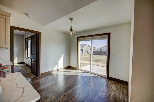 1594 SAGE CROSSING, Oshkosh, WI 54904