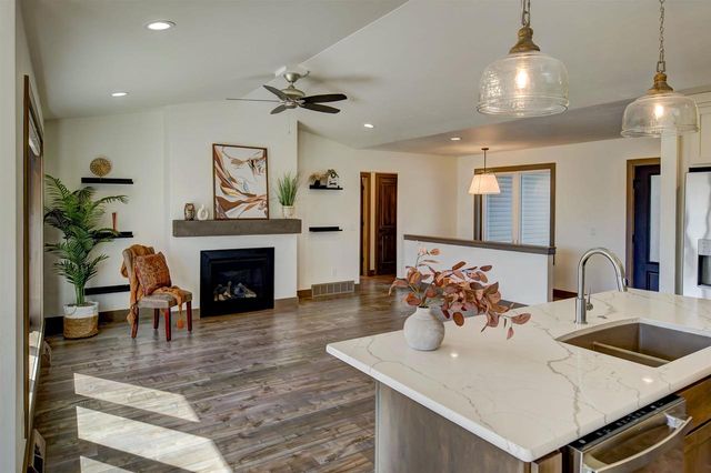 1594 SAGE CROSSING, Oshkosh, WI 54904