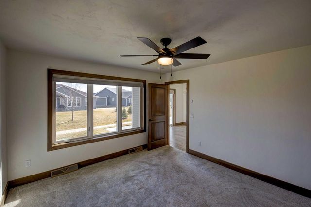 1594 SAGE CROSSING, Oshkosh, WI 54904