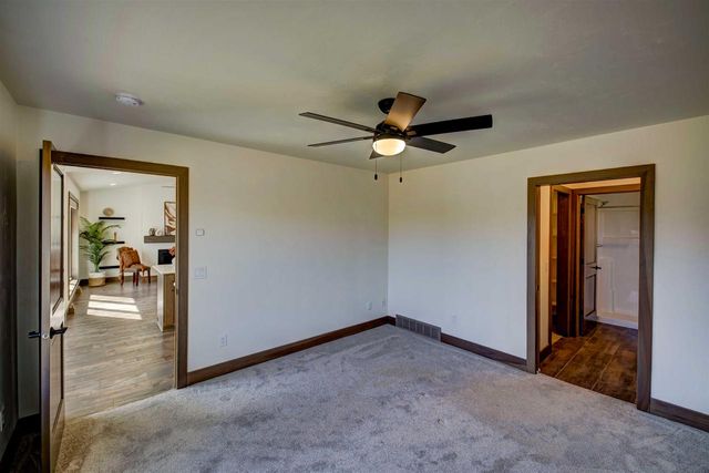 1594 SAGE CROSSING, Oshkosh, WI 54904