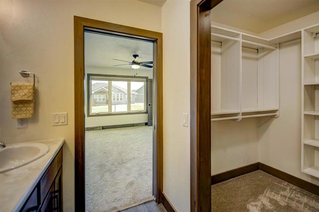 1594 SAGE CROSSING, Oshkosh, WI 54904