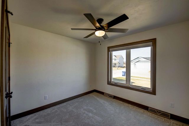 1594 SAGE CROSSING, Oshkosh, WI 54904