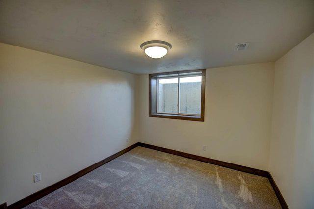 1594 SAGE CROSSING, Oshkosh, WI 54904