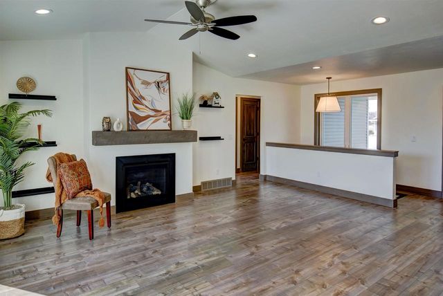 1594 SAGE CROSSING, Oshkosh, WI 54904