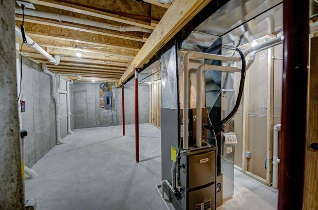 1594 SAGE CROSSING, Oshkosh, WI 54904