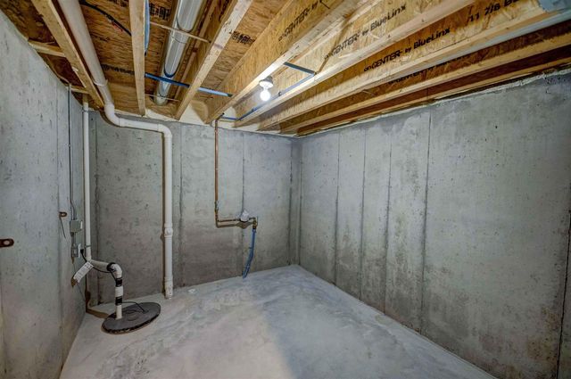 1594 SAGE CROSSING, Oshkosh, WI 54904