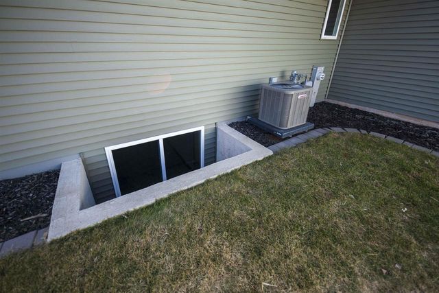 1594 SAGE CROSSING, Oshkosh, WI 54904