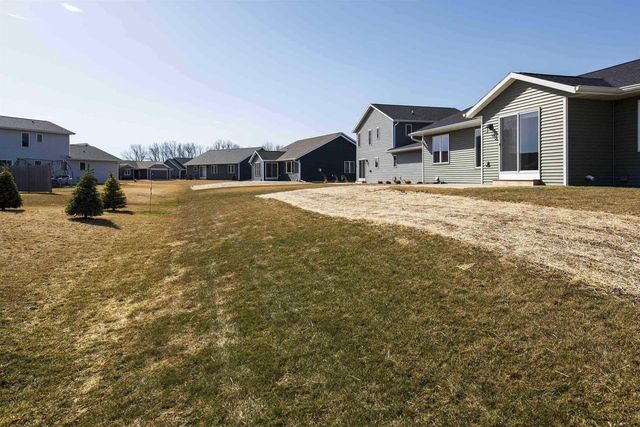 1594 SAGE CROSSING, Oshkosh, WI 54904