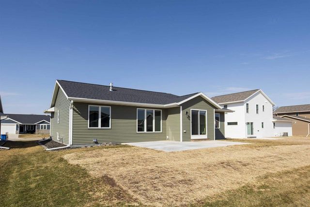 1594 SAGE CROSSING, Oshkosh, WI 54904