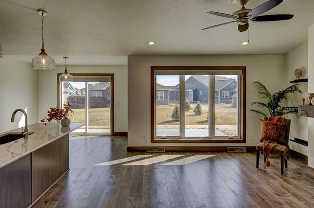 1594 SAGE CROSSING, Oshkosh, WI 54904