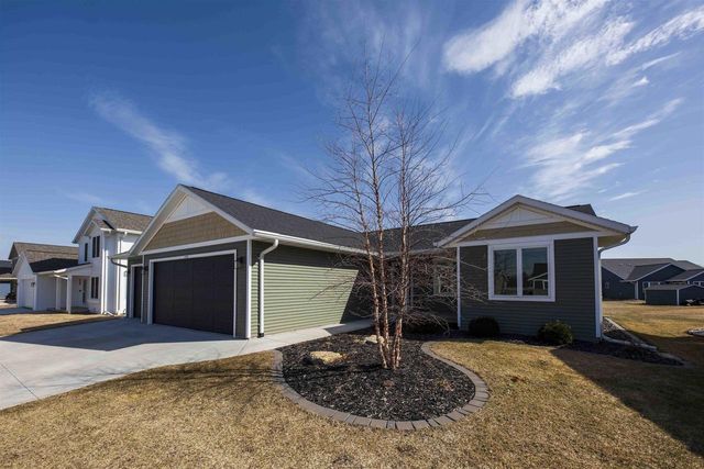 1594 SAGE CROSSING, Oshkosh, WI 54904