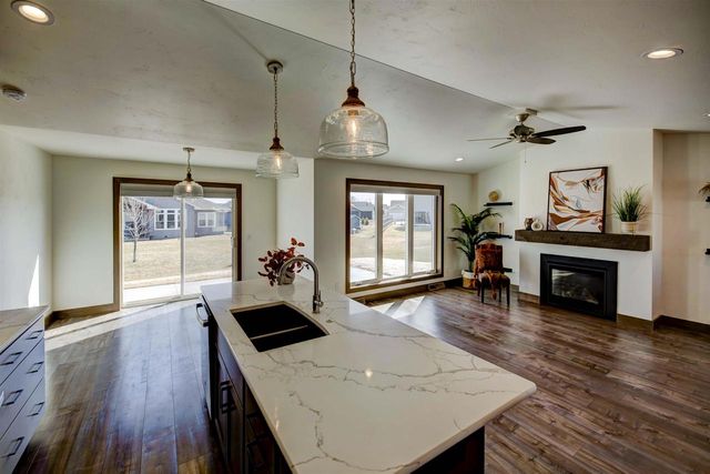 1594 SAGE CROSSING, Oshkosh, WI 54904