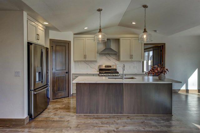 1594 SAGE CROSSING, Oshkosh, WI 54904