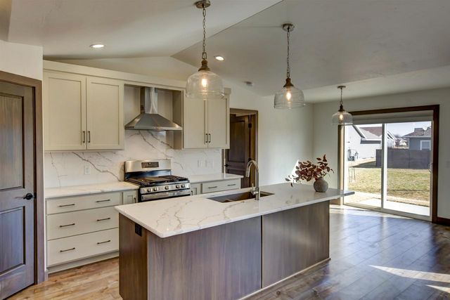 1594 SAGE CROSSING, Oshkosh, WI 54904