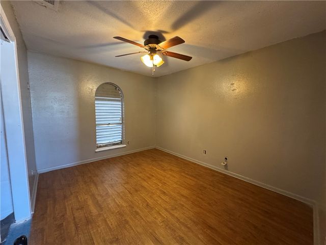 5929 Parkview Dr, Corpus Christi, TX 78415