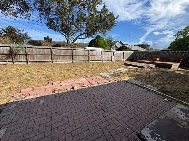 5929 Parkview Dr, Corpus Christi, TX 78415