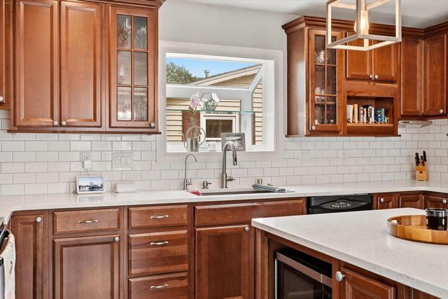 416 E Jefferson STREET, Oconomowoc, WI 53066