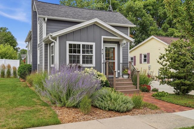 416 E Jefferson STREET, Oconomowoc, WI 53066
