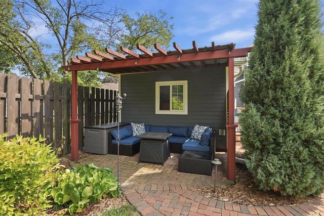 416 E Jefferson STREET, Oconomowoc, WI 53066