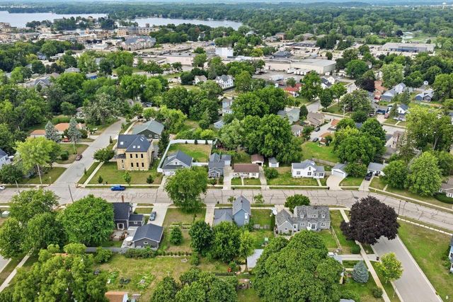 416 E Jefferson STREET, Oconomowoc, WI 53066