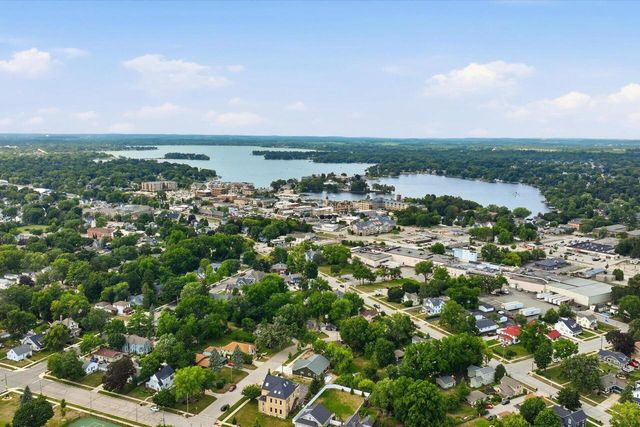 416 E Jefferson STREET, Oconomowoc, WI 53066