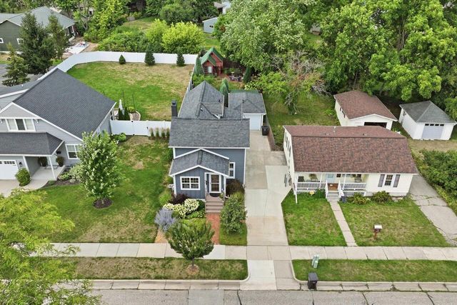 416 E Jefferson STREET, Oconomowoc, WI 53066