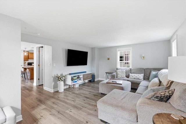 416 E Jefferson STREET, Oconomowoc, WI 53066