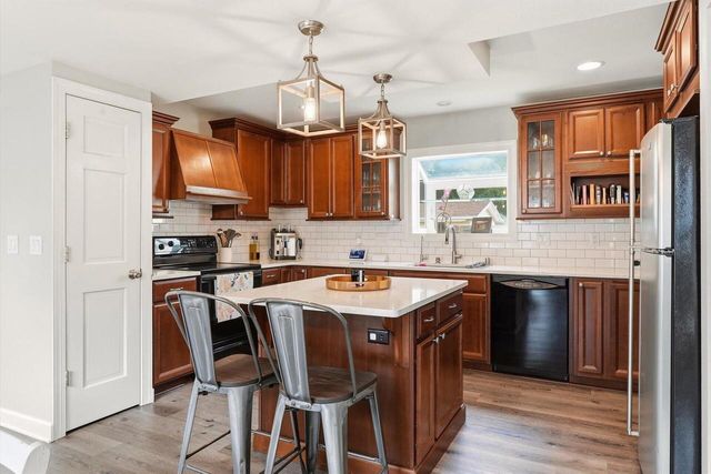 416 E Jefferson STREET, Oconomowoc, WI 53066