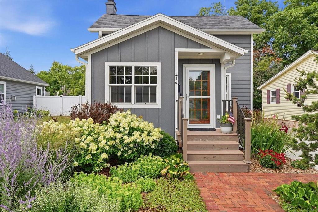 416 E Jefferson STREET, Oconomowoc, WI 53066
