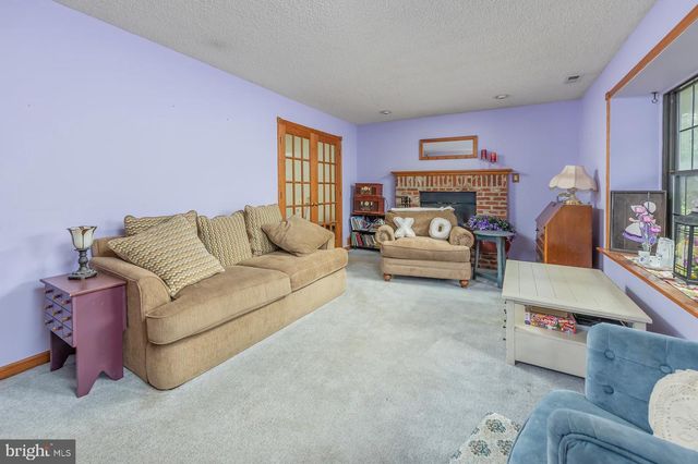 18 INNSBRUCK DR, Sicklerville, NJ 08081
