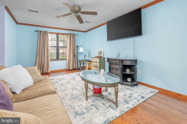 18 INNSBRUCK DR, Sicklerville, NJ 08081